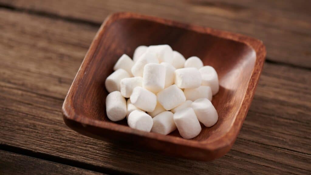 marshmallows-in-a-plate